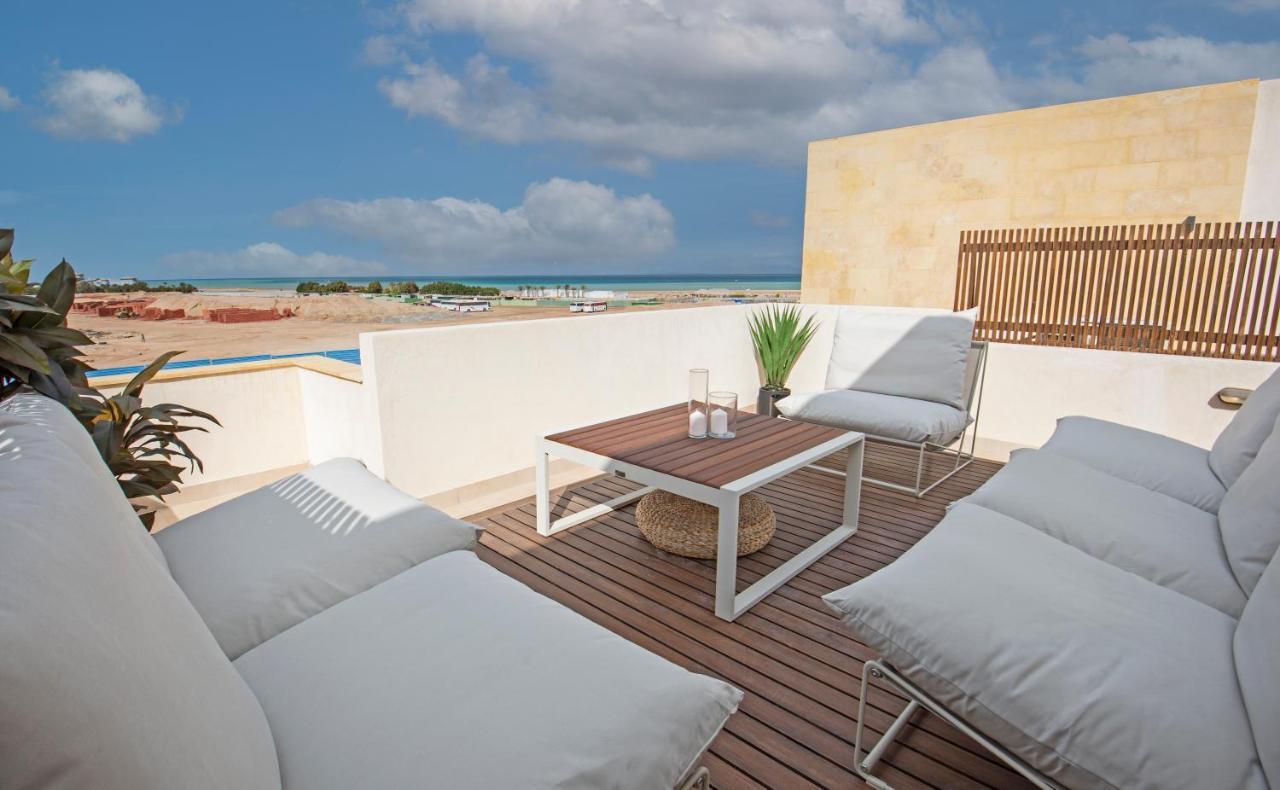 A Stunning Seaview Penthouse; 3bedrooms + Nanny Appartement *