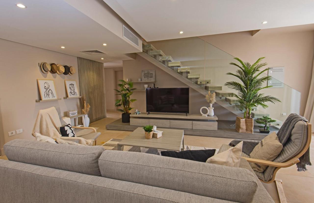 A Stunning Seaview Penthouse; 3bedrooms + Nanny Appartement *
